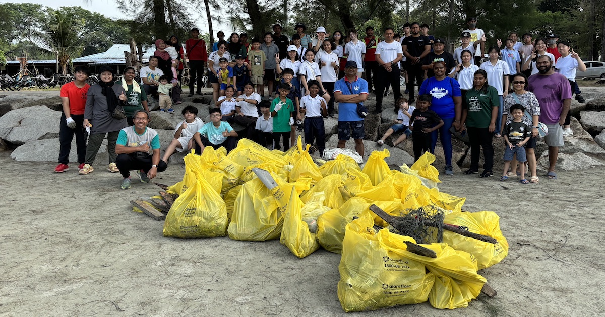 RIS_beach_cleanup